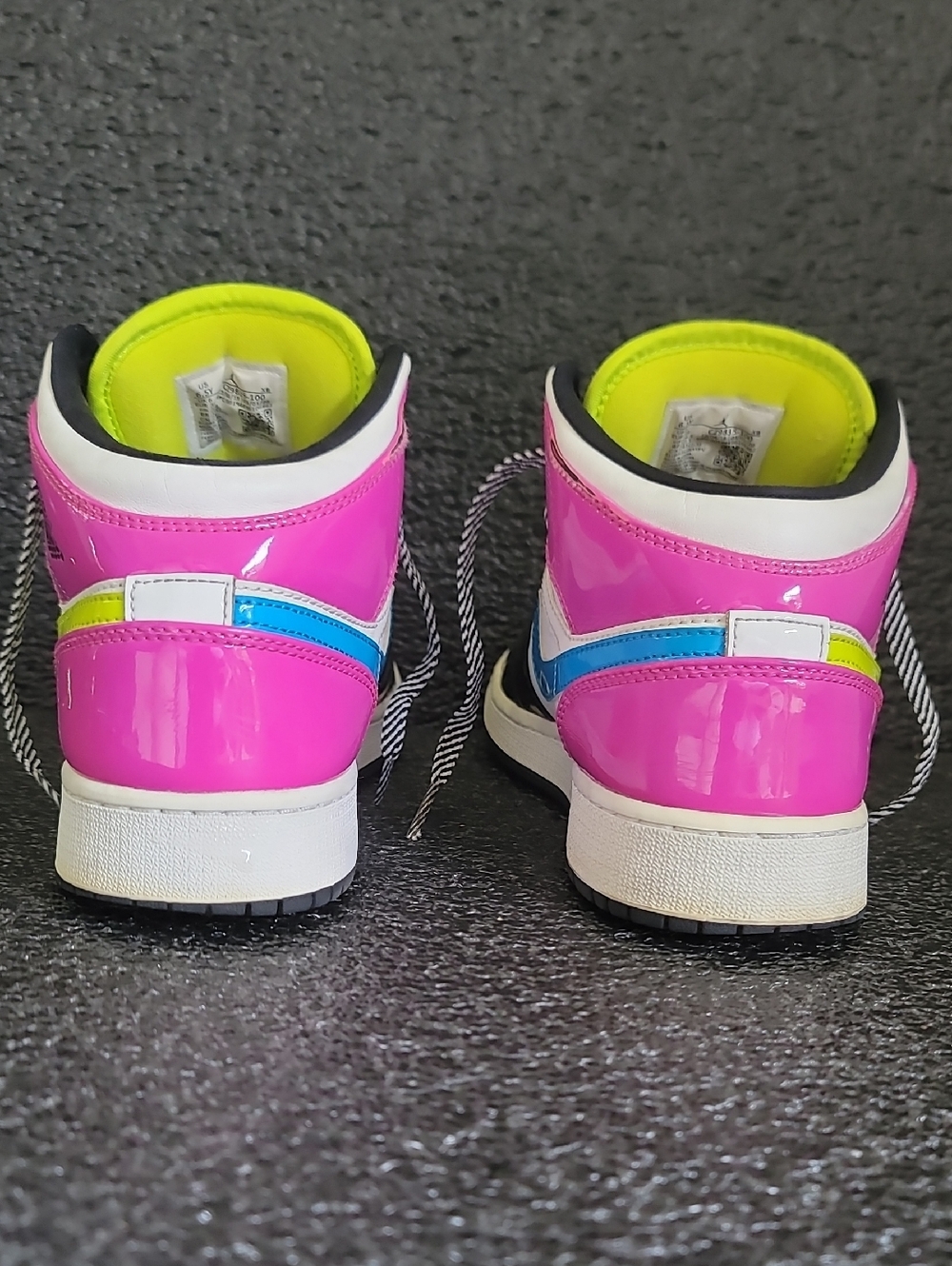Nike Air Jordan 1 Mid (special edition) "Cyber Active Vibrant Pink" Wmns 8 - Picture 7 of 16